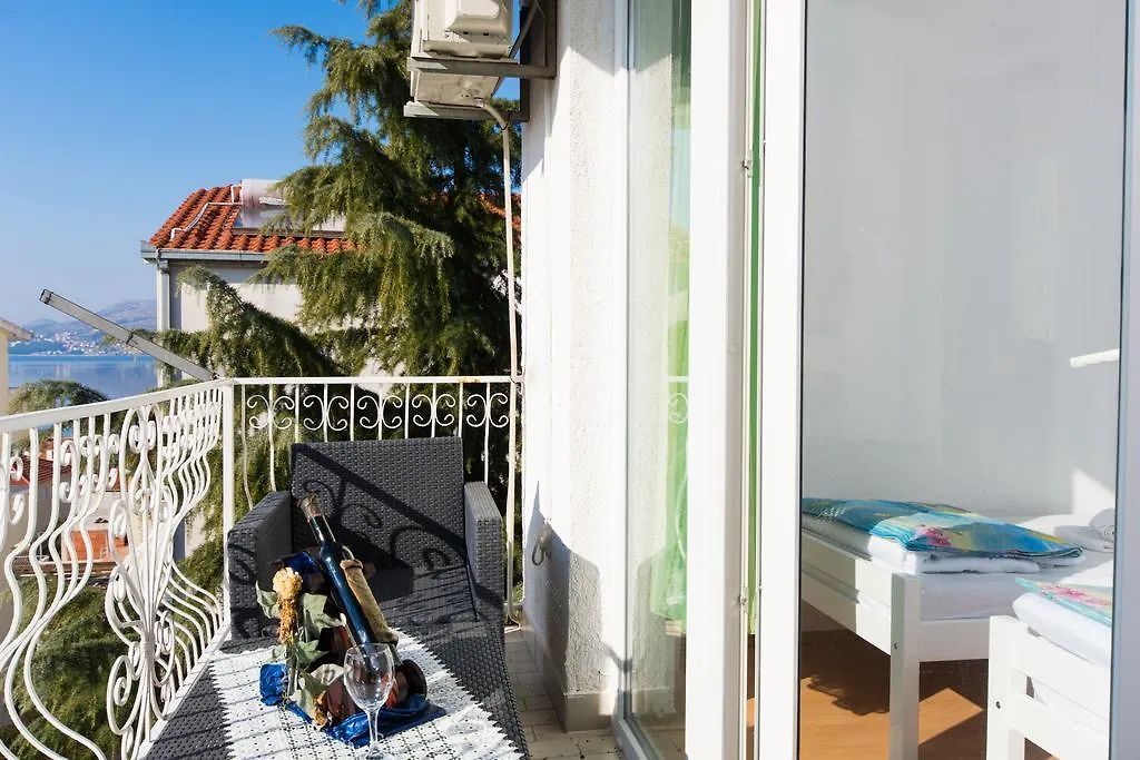 Apartments Nikola Trogir 0*,  Croatia