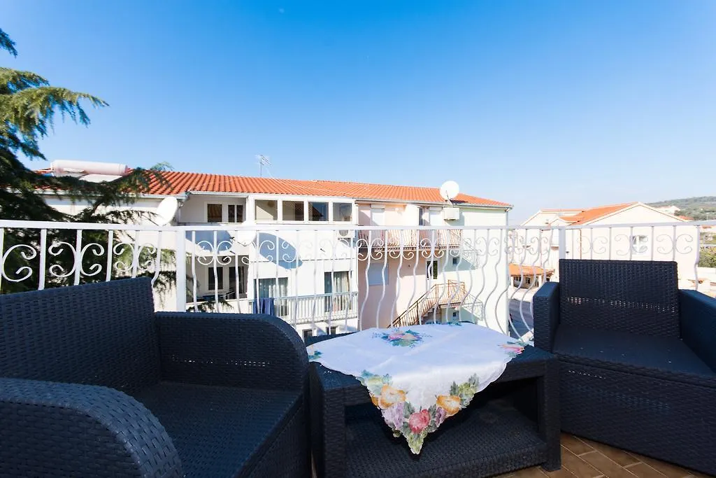 Apartments Nikola Trogir