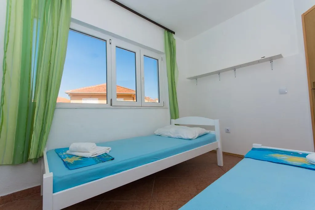 Apartments Nikola Trogir 0*,
