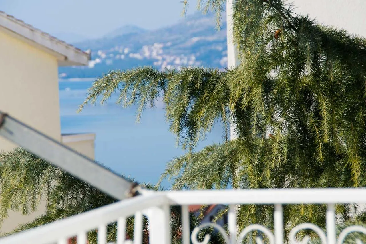 Apartments Nikola Trogir