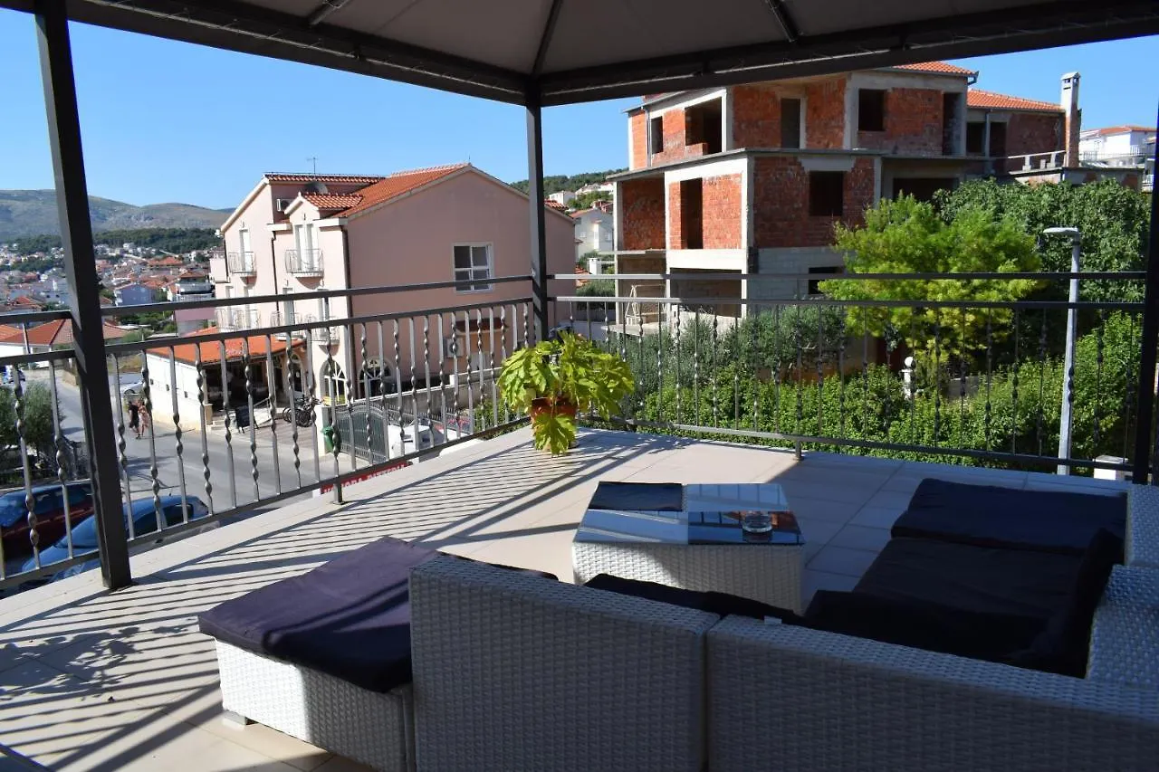 Apartments Nikola Trogir